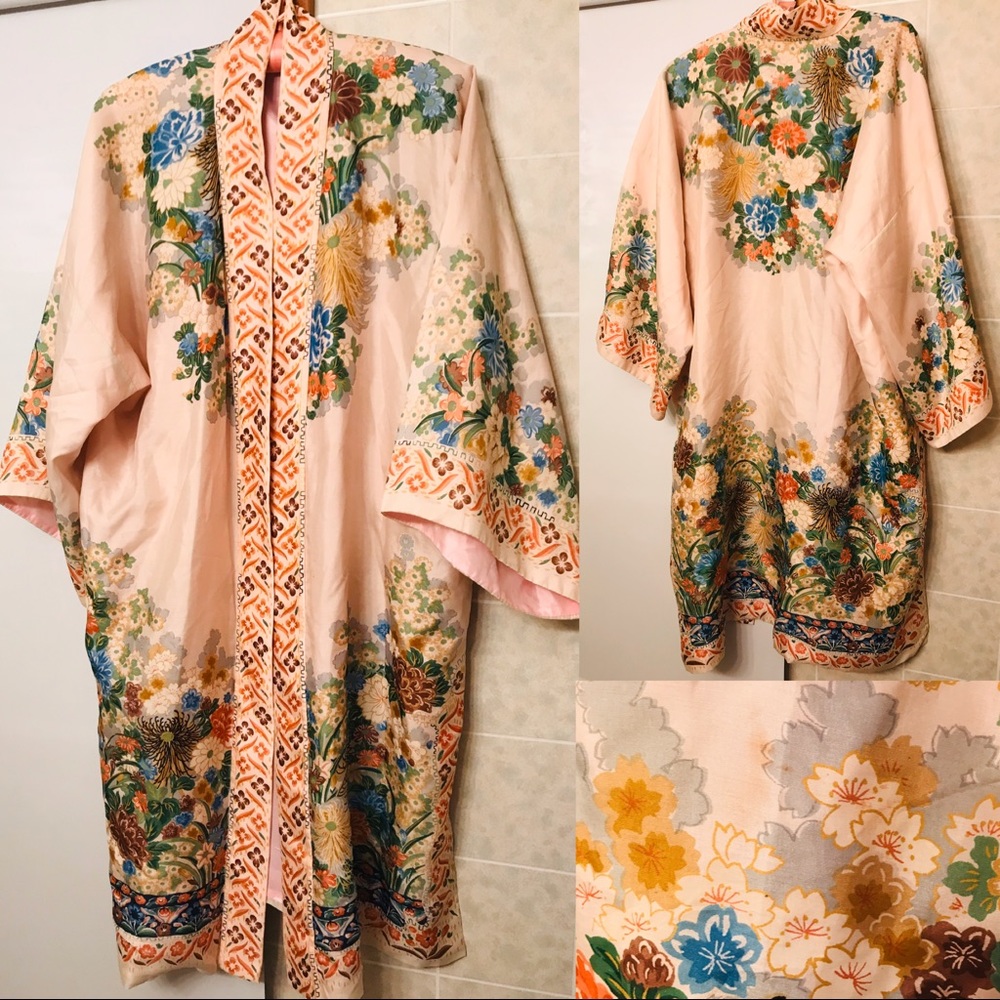 SOLD Vintage Silk Kimono Style Robe Made in Japan - Picture 1 of 8